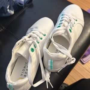 Vionic beach white sneakers